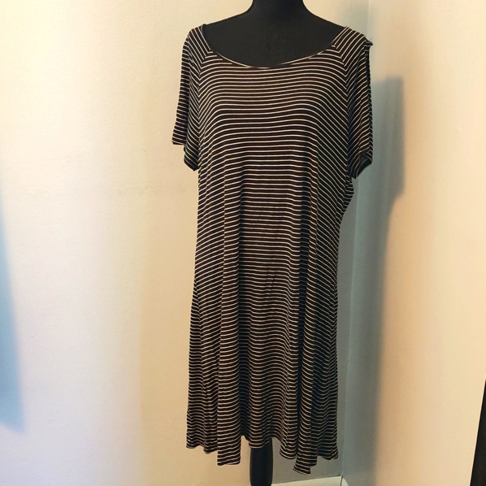 ST John's Bay Peep Shoulder Dress